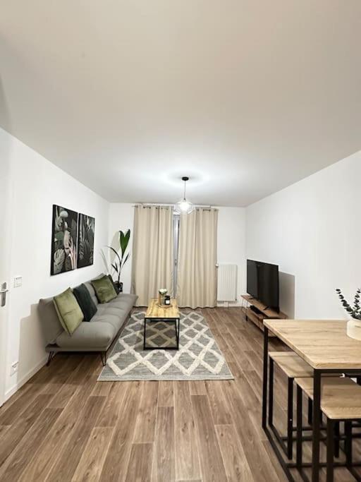 Appartamento Cosy House A 6 Min Du Rer A Et Psa Carrières-sous-Poissy Esterno foto