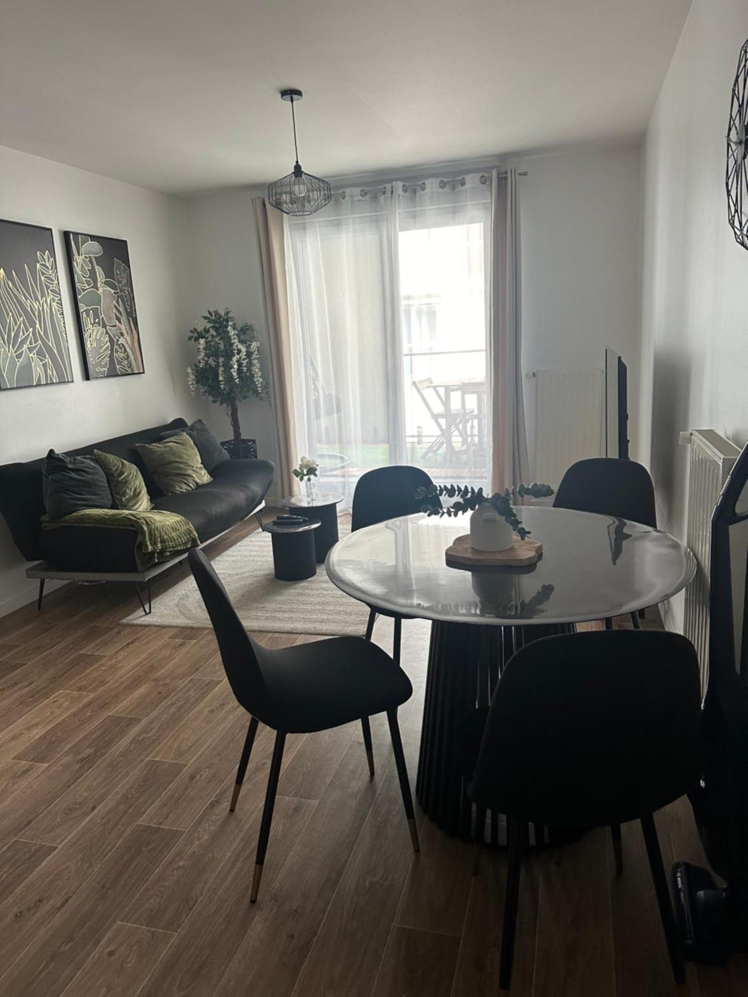 Appartamento Cosy House A 6 Min Du Rer A Et Psa Carrières-sous-Poissy Esterno foto