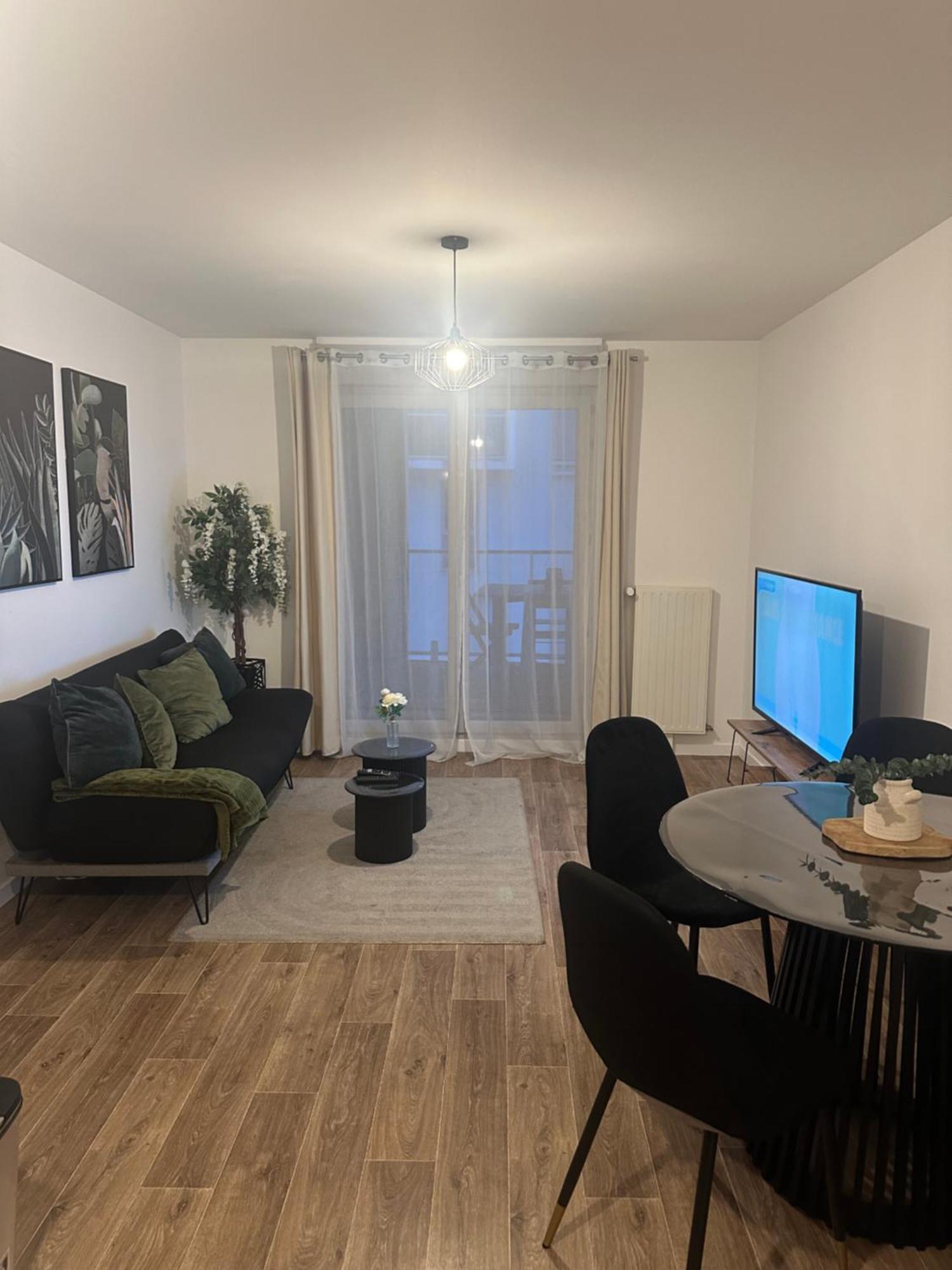 Appartamento Cosy House A 6 Min Du Rer A Et Psa Carrières-sous-Poissy Esterno foto